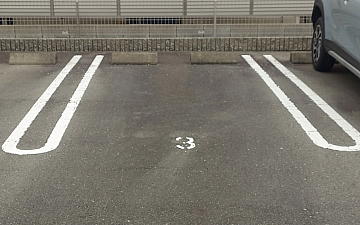 駐車場がもう一台分増えました!